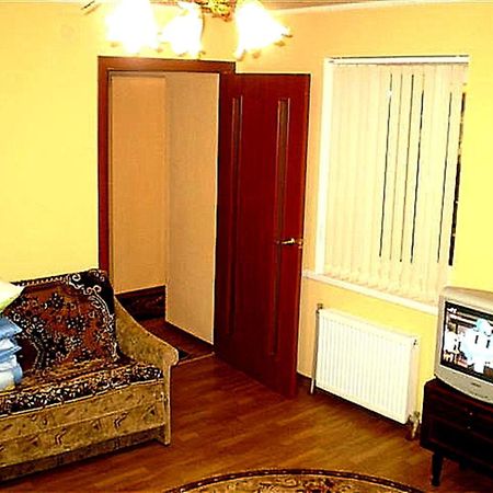 2 ком квартира Соборная-Макарова-Макдональдс 4 дивана WI-FI самый центр Николаева 2 этаж Екстер'єр фото